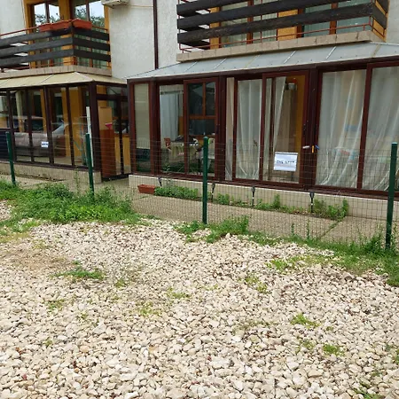 Cozy Nest With Glass Veranda *