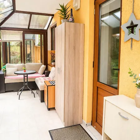 Daire Cozy Nest With Glass Veranda *