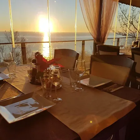 Lägenhet Cozy Nest With Glass Veranda