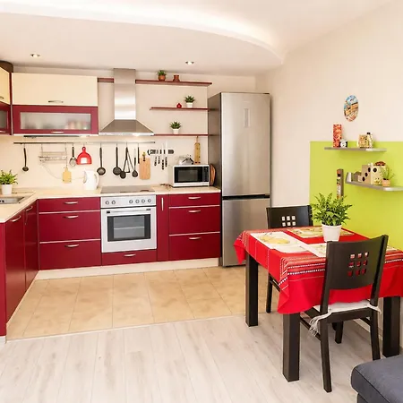 Cozy Nest With Glass Veranda Apartment Warna