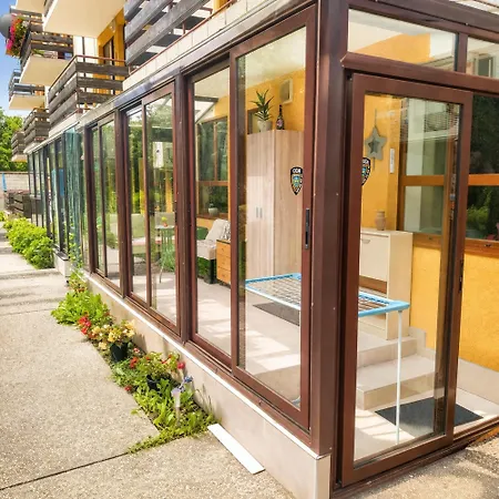 Cozy Nest With Glass Veranda Apartment *