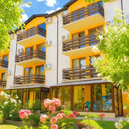 Cozy Nest With Glass Veranda Apartment