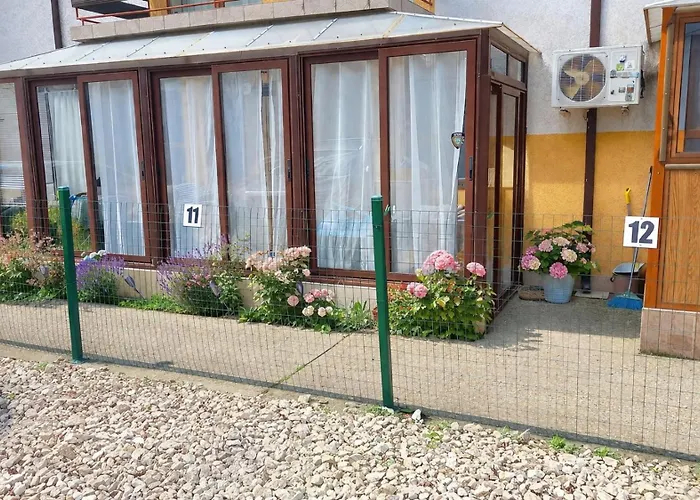 Lägenhet Cozy Nest With Glass Veranda